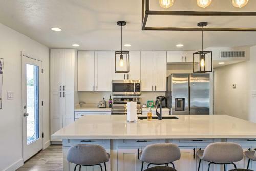 Stylish Home About 2 Mi To Old Town Scottsdale!