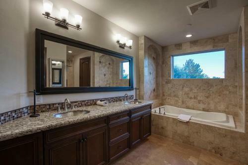 Cactus Views Estate