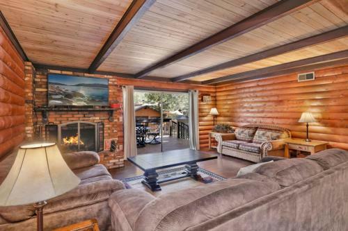 Cuddle Bear's Cabin #2075 By Big Bear Vacations