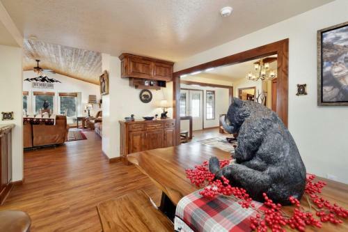 Big Bear Frontier #1943 By Big Bear Vacations
