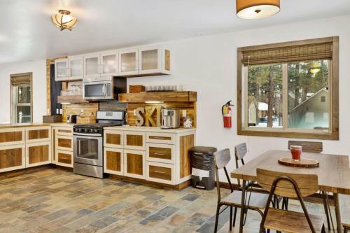 Village Chic Chalet #2113 By Big Bear Vacations