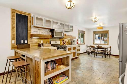 Village Chic Chalet #2113 By Big Bear Vacations