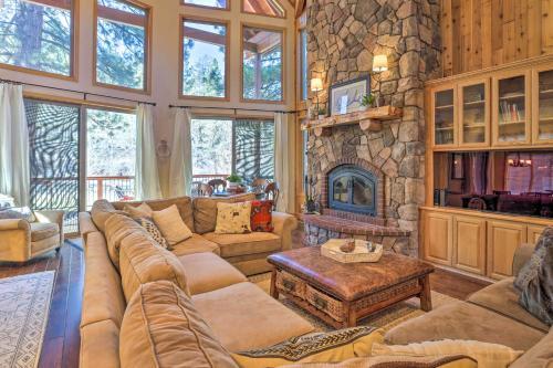 Expansive Cabin With Hot Tub And Ski Slope Views!