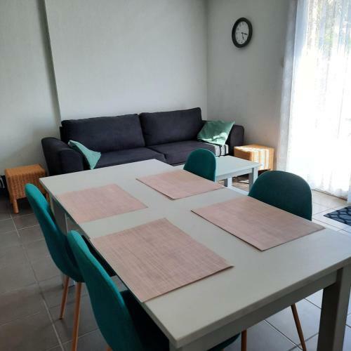 Bright Gite With Terrace And Swimming Pool