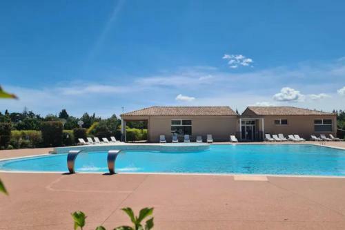 Bright Gite With Terrace And Swimming Pool