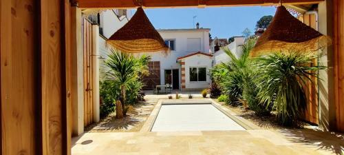 160 M With Pool-garden-terrace And Wifi