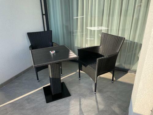 Greenbay Apartment With Free Parking
