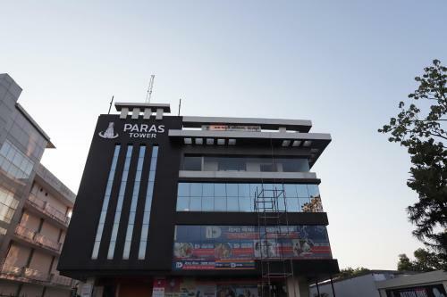 Collection O 88850 Hotel Paras