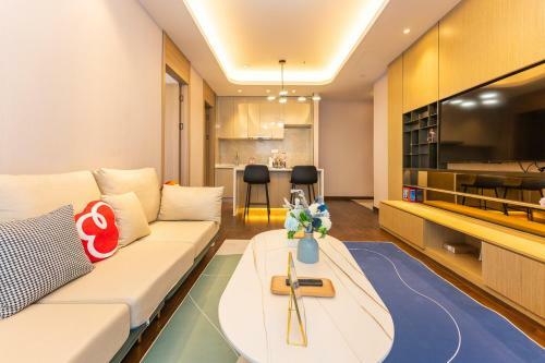 Locals Apartment House 35
