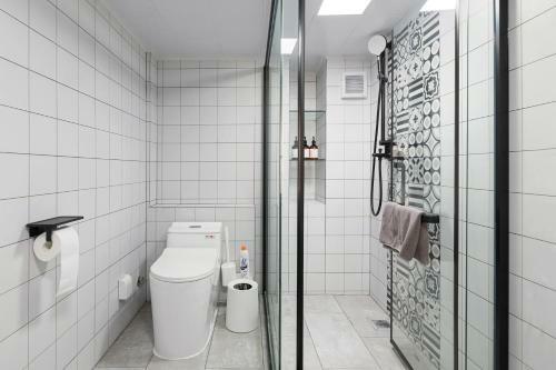 Locals Apartment Place 00