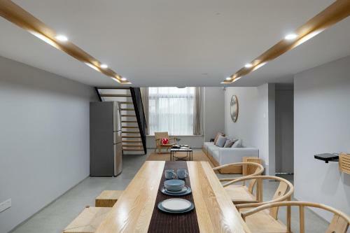 Locals Apartment House 29