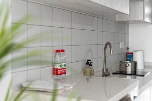 Locals Apartment House 00