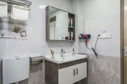 Locals Apartment House 41