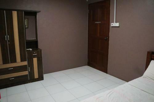 Hotel Oyo 90517 Kevno Homestay