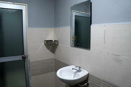 Hotel Oyo 90517 Kevno Homestay