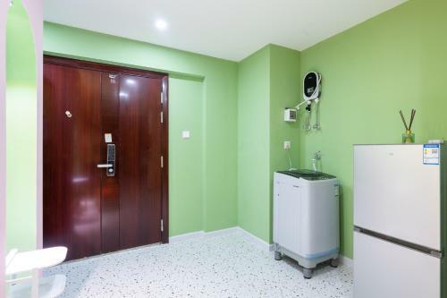 Locals Apartment Inn 00
