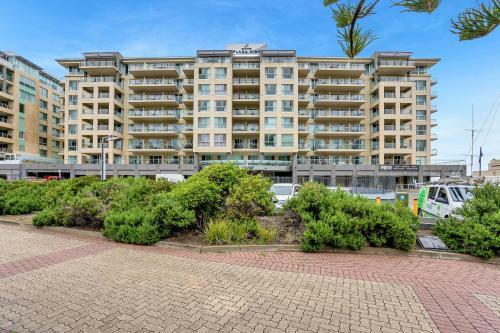 Glenelg Beach High Rise Apartment