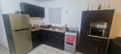 Very Secured House 7 Minutes From The Beach