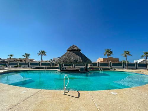 Apartamento Upscale Ocean View Condo Close To It All At Great Price!