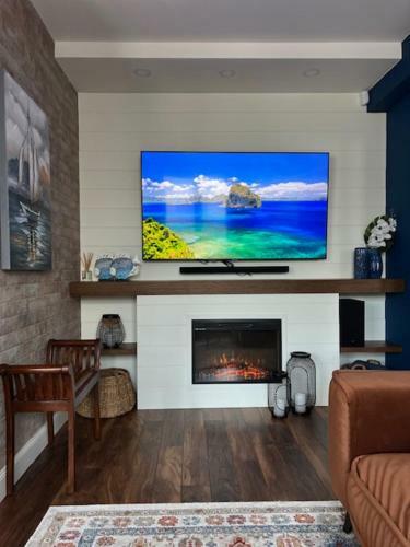 Executive 2 Bedroom Apartment + Parking
