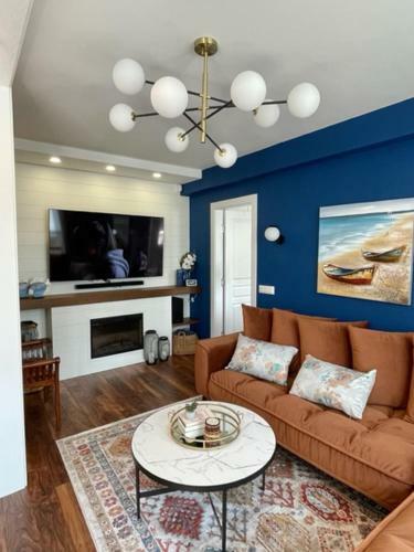Executive 2 Bedroom Apartment + Parking