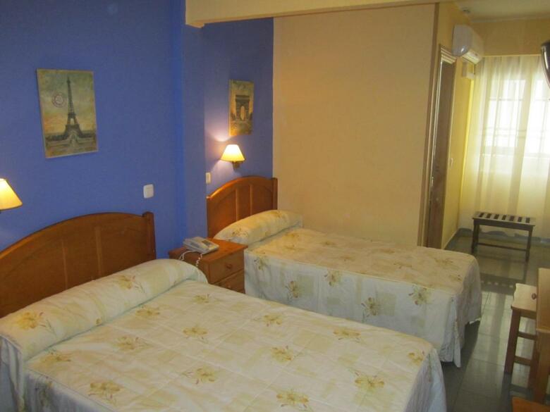 Hostal Al-qazeres