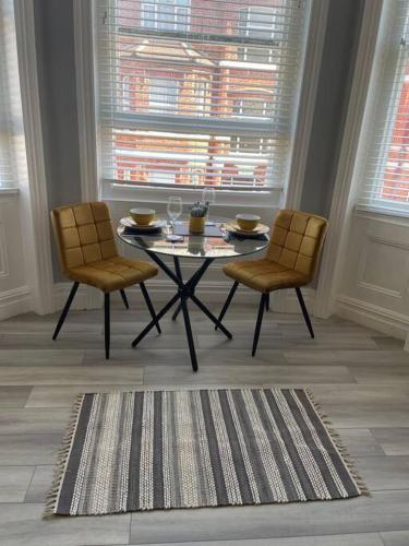 Beautiful, Stylish Apartment, Just Off The Beach