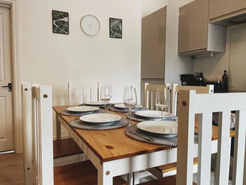 Modern 3 Bed Apartment Close To City Centre