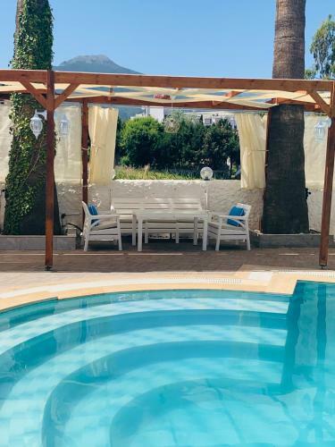 Holiday Hotel