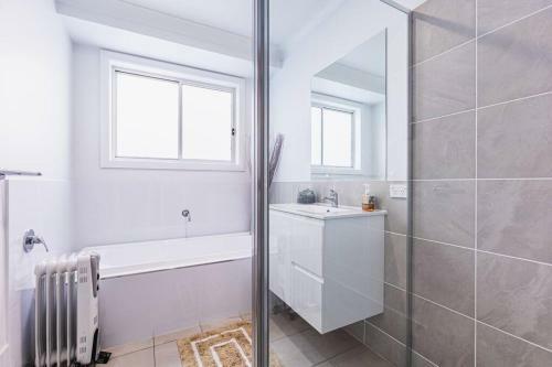 Park View Mudgee- Relax And Stroll To Everything! 3bdrm W Park Views