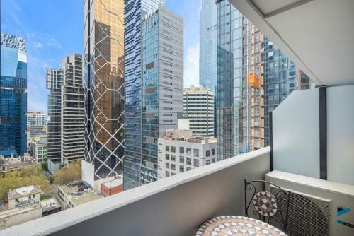 Central 2-bed Melbourne Apartment With City Views