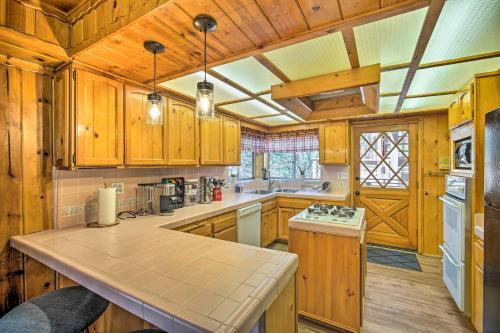 Running Springs Cabin With Large Deck And View!