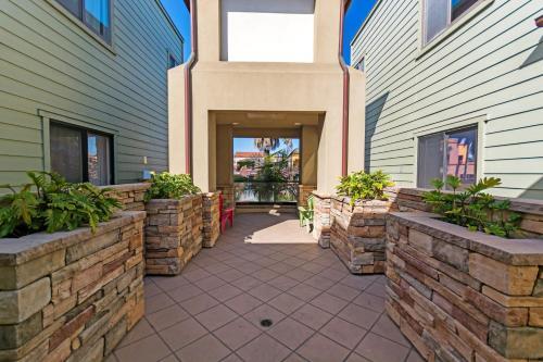 Pacific Beach Basecamp Unit 205