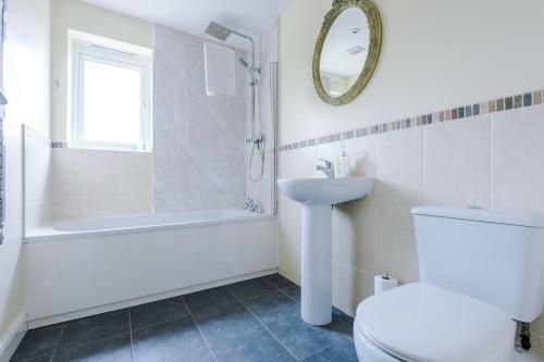 Relaxing 3 Bedroom Chester Home With Garden
