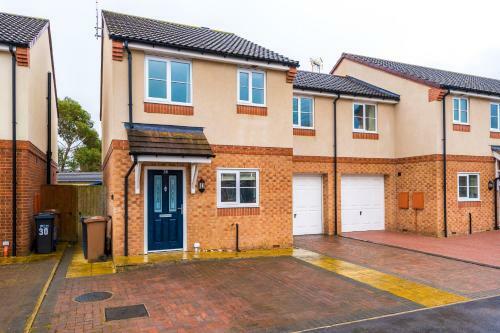 Relaxing 3 Bedroom Chester Home With Garden