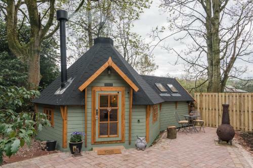 Cosy Cabin In The Woods For Two