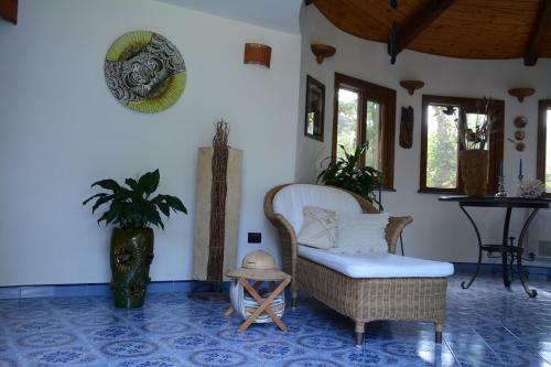 Design Luxury Villa With Direct Access To The Sea