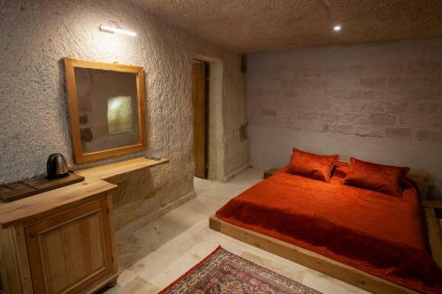 Narcissos Cave Hotel