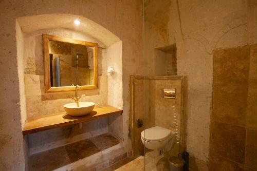 Narcissos Cave Hotel