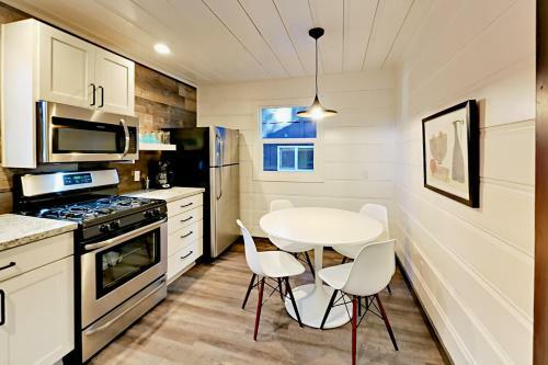 Manzanita Holiday 4