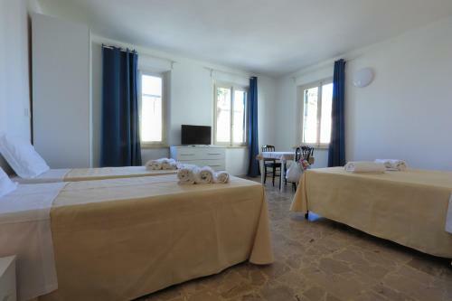 Hostal Bed & Parking Cecina Rooms