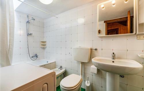 Nice Apartment In Cheverel With 1 Bedrooms
