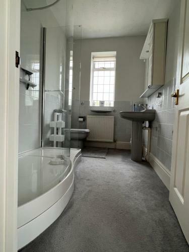 Spacious Bungalow With Large Private Garden