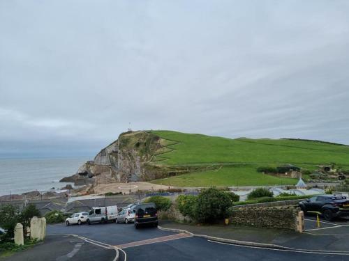 Bespoke Coastal 2 Bed Cottage With Free Parking