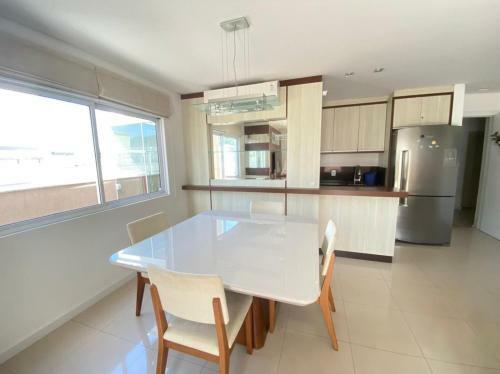 Apartamento 321 - Ampla Cobertura Na Praia de Bombas