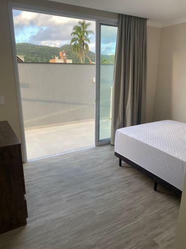 Ampla Casa Em Zimbros Bombinhas