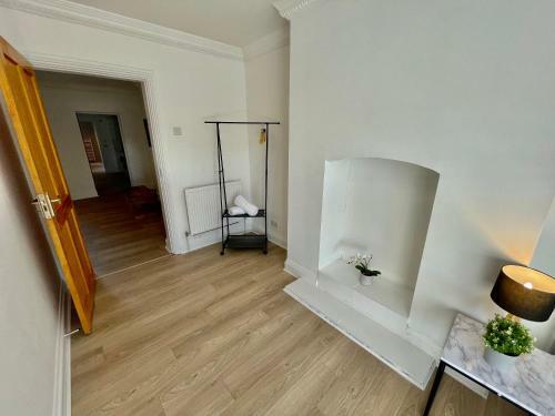 Huge Serviced Apartment With Free Parking