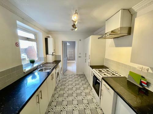 Huge Serviced Apartment With Free Parking