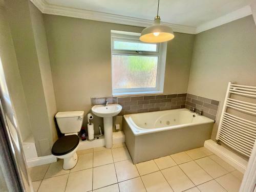Huge Serviced Apartment With Free Parking