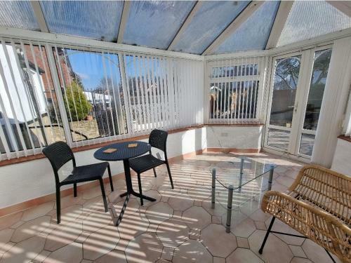 Modern 3 Bedroom Residential Home W/secure Parking